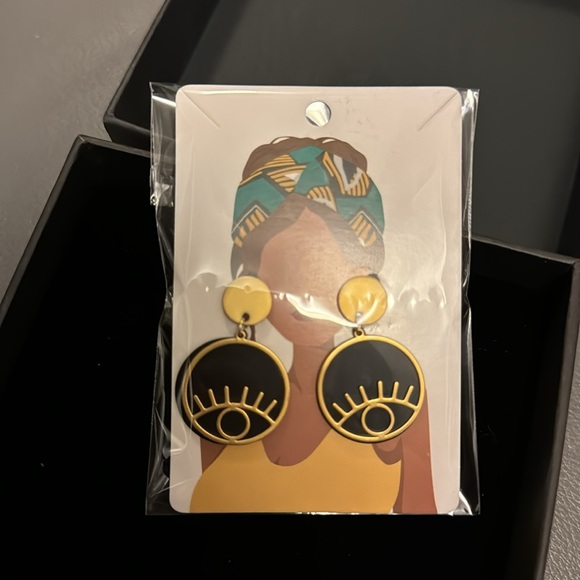 Great Deal Gorgeous Earrings - Picture 3 of 3